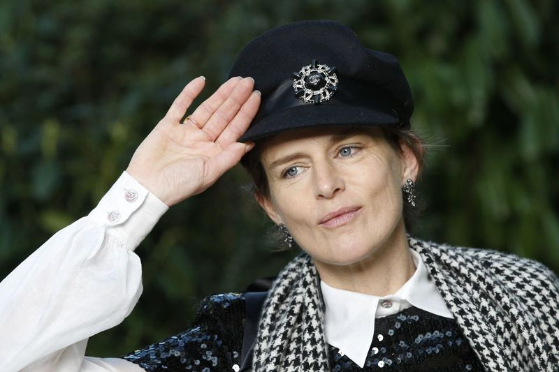 Modellen Stella Tennant poserer under en fotosamtale før Chanel Haute Couture vår-sommer 2018 motekolleksjon presentert i Paris.