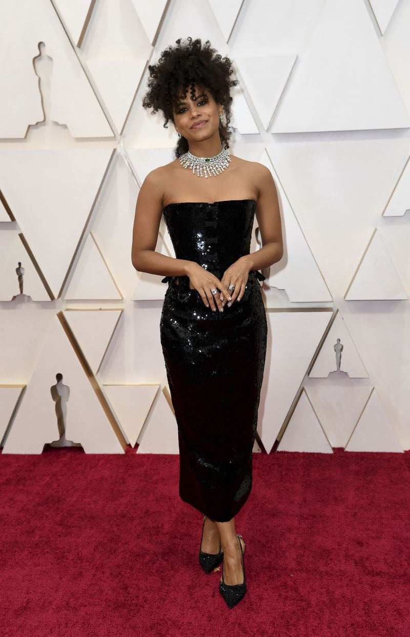Zazie Beetz, co-vedette du Joker nominé aux Oscars, arrive dimanche aux Oscars vêtue de la couture Tom Ford.