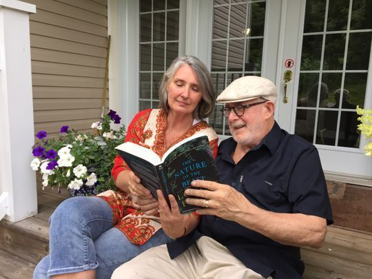 Η Louise Penny με τον σύζυγό της Michael Whitehead, ο οποίος πέθανε το 2016. | Ευγενική προσφορά της Louise Penny