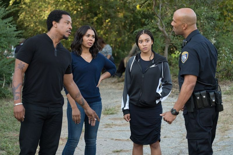 Common (rechts) speelt een agent in The Hate U Give, met (van links) Russell Hornsby, Regina Hall en Amandla Stenberg. | Twentieth Century Fox