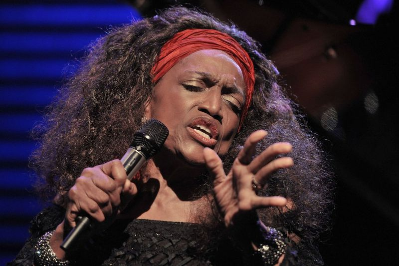 Această fotografie de fișier AP o arată pe cântăreața americană de operă Jessye Norman cântând pe scena Stravinski Hall la cea de-a 44-a ediție a Festivalului de Jazz de la Montreux, în Montreux, Elveția, în 2010.