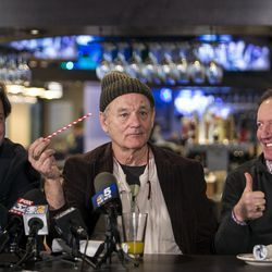 Jan Vogler po lewej i Mac Haskell z Billem Murrayem. | Ashlee Rezin/Sun-Times