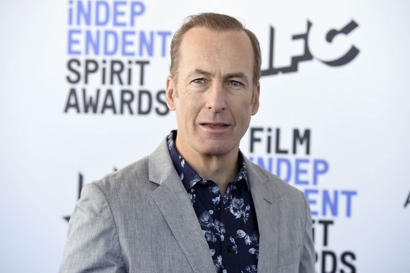 ボブ・オデンカークは、2020年にカリフォルニア州サンタモニカで開催される第35回インディペンデントスピリット賞に到着します。