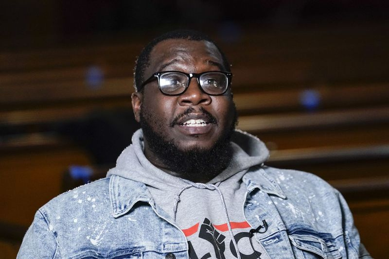 Rev. Kevin McCall mener, at et album med gadeinspirerede protestsange i kølvandet på George Floyds død og sommerprotesten endnu ikke eksisterer. Hans stadig navnløse projekt udkommer i maj.