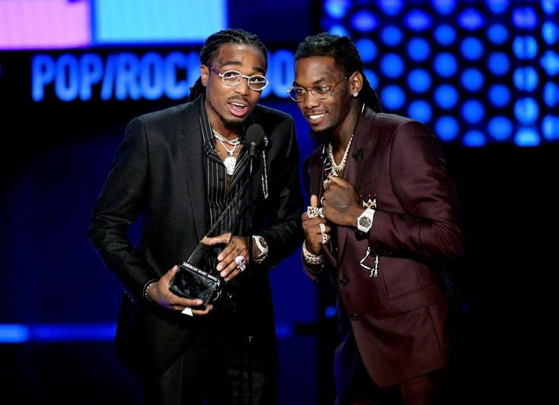Quavo (a sinistra) e Offset of Migos accettano il premio come Favorite Duo o Group-Pop/Rock il 9 ottobre agli American Music Awards di Los Angeles. | Getty Images