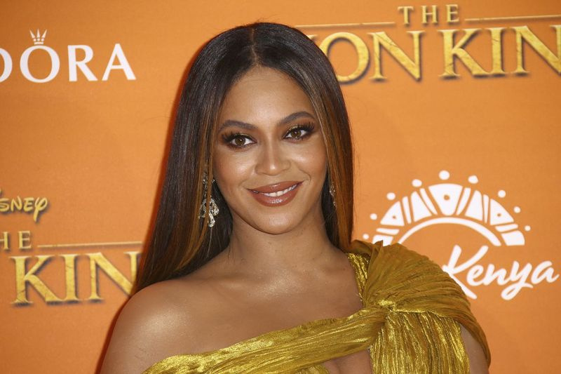 Beyoncé chega à estreia de The Lion King em Londres em 2019.