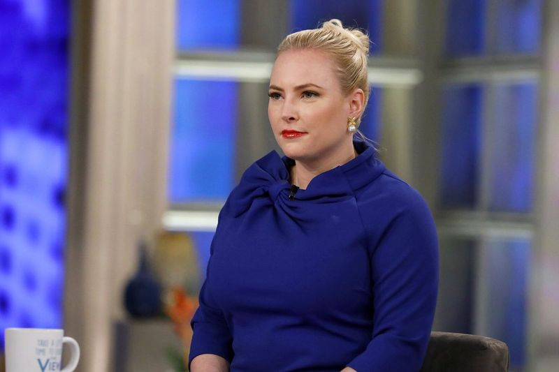 Ta slika, ki jo je objavil ABC, prikazuje Meghan McCain na snemanju filma The View v New Yorku 17. aprila 2018.