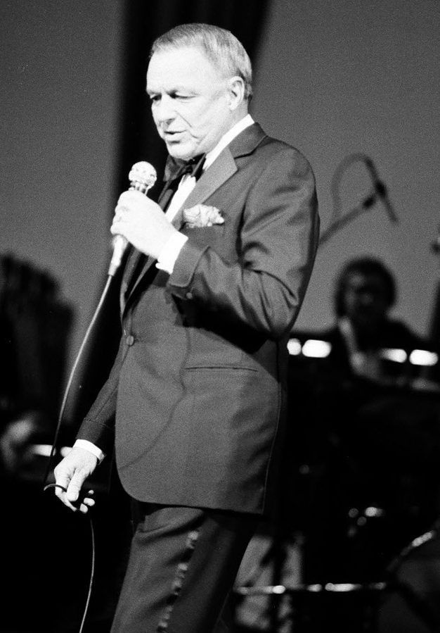 Sinatra en el Arie Crown Theatre en McCormick Place, 1983. | FOTO DEL HORARIO DE SOL, ARCHIVO