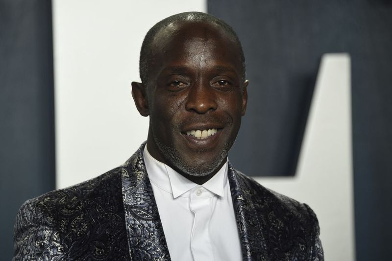 Neste domingo, 9 de fevereiro de 2020, foto de arquivo, Michael K. Williams chega na Vanity Fair Oscar Party em Beverly Hills, Califórnia. Williams, que interpretou o querido personagem Omar Little no The Wire, morreu. A polícia de Nova York afirma que Williams foi encontrado morto na segunda-feira, 6 de setembro de 2021, em seu apartamento no Brooklyn. Ele tinha 54 anos.