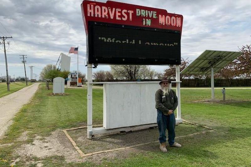 Michael Harroun telah menjalankan Harvest Moon Drive In di bandar Gibson City selama 31 tahun.