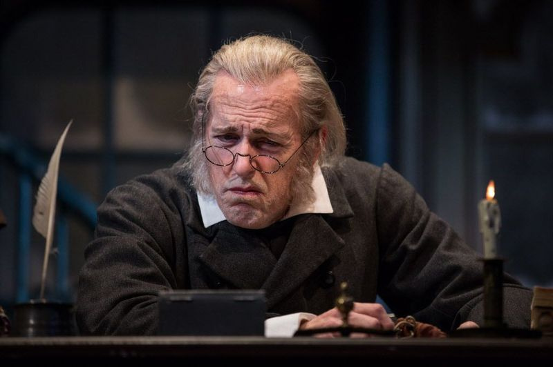 Larry Yando som Ebenezer Scrooge i A Christmas Carol på Goodman Theatre. | FOTO LIZ LAUREN