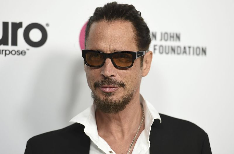 Chris Cornell 25. marca v Los Angelesu na proslavi ob 70. rojstnem dnevu Eltona Johna in 50. obletnici njegovega skladateljskega partnerstva z Berniejem Taupinom. | AP