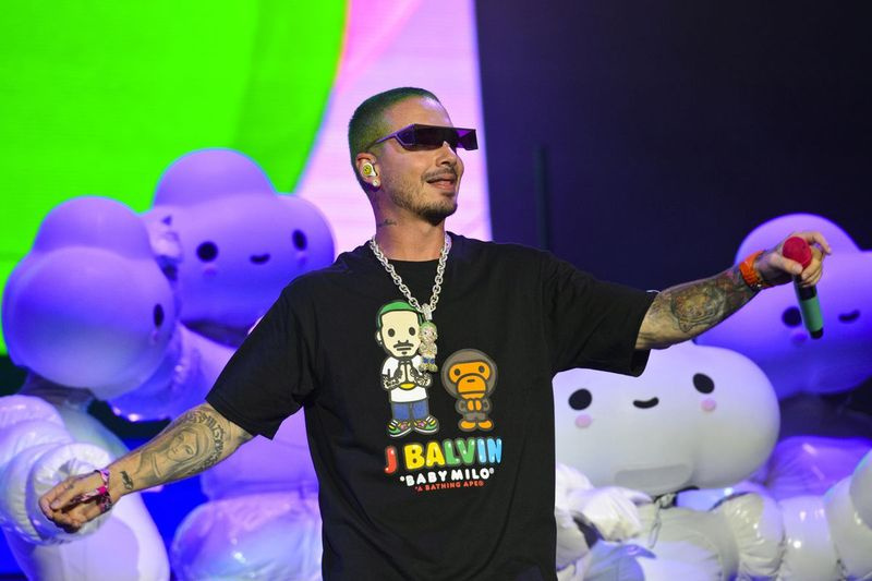 J Balvin, sedd här den 3 augusti i Lollapalooza i Grant Park, kommer att vara bland de som bildade årets MTV Video Music Awards-show den 26 augusti.