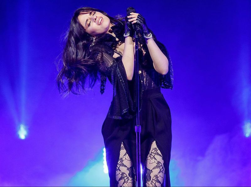Camila Cabello är fotograferad 2018 på en konsert i Vancouver, Kanada.