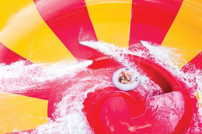 O passeio Double Dueling CannonBowl no Deep River Waterpark em Crown Point, Ind., Que abre no domingo, 30 de maio.