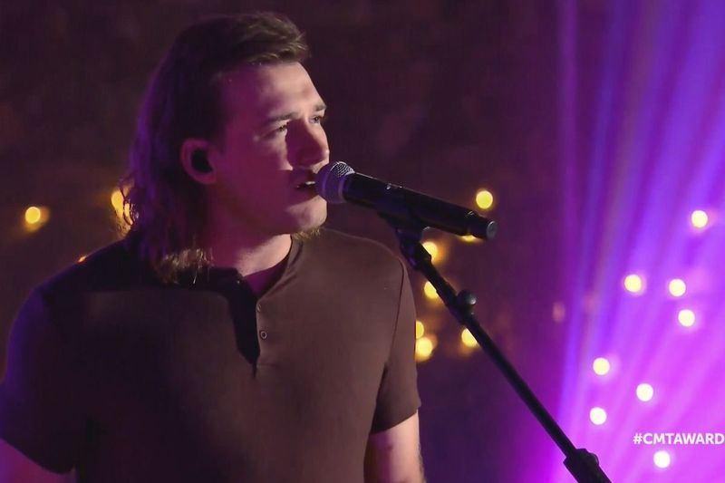 In dit videobeeld van CMT voert Morgan Wallen Chasin