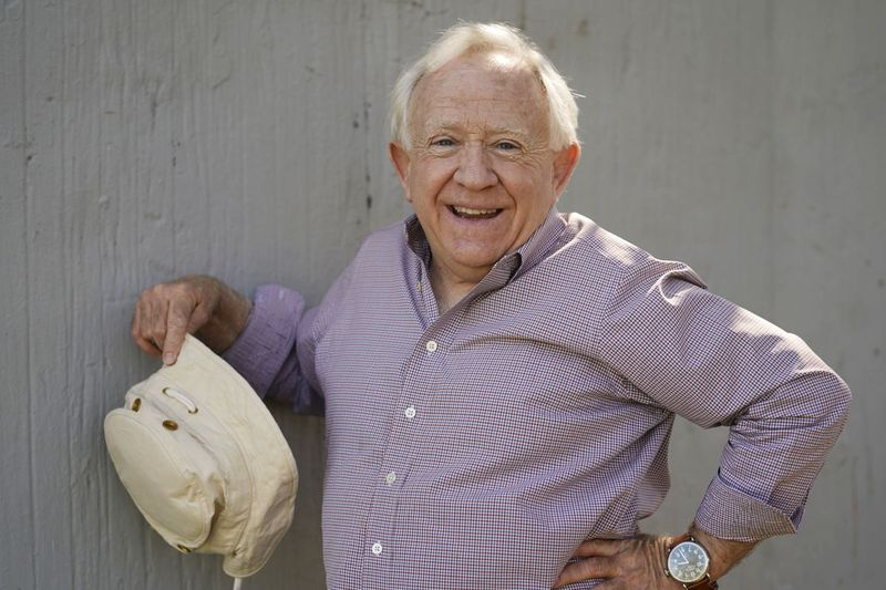 Pelakon Leslie Jordan bergambar potret di Pan Pacific Park di daerah Fairfax di Los Angeles pada Khamis, 8 April 2021 untuk mempromosikan buku baharunya How Y’all Doing?: Misadventures and Mischief from a Life Well Lived.