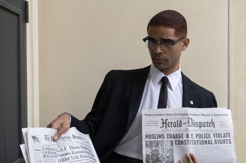 Kingsley Ben-Adir mängib Malcolm X-i stseenis filmist Üks öö Miamis.