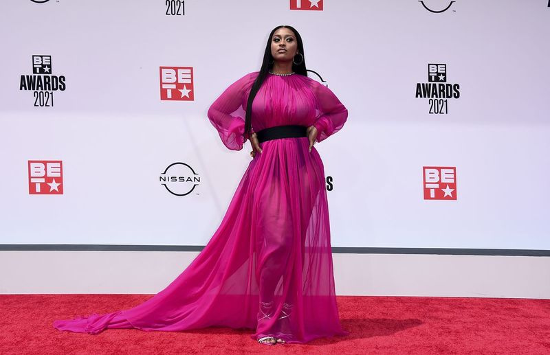 Jazmine Sullivan saabub BET Awardsile pühapäeval, 27. juunil 2021 Los Angelese Microsofti teatris.