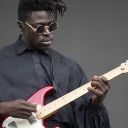 Moses Sumney uppträder på Pitchfork Music Festival. | Colin Boyle/Sun-Times