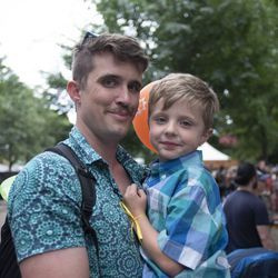 Jonathan och Axel (6) Keeney från South Bend, IN på Pitchfork Music Festival. | Colin Boyle/Sun-Times