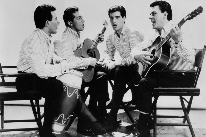 The Four Seasons: Frankie Valli (van links), Tommy DeVito, Bob Gaudio en Nick Massi.