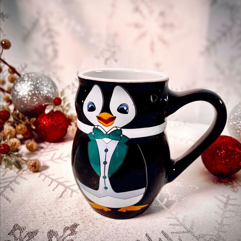 A caneca oficial 2021 Peppermint Penguin Christkindlmarket.