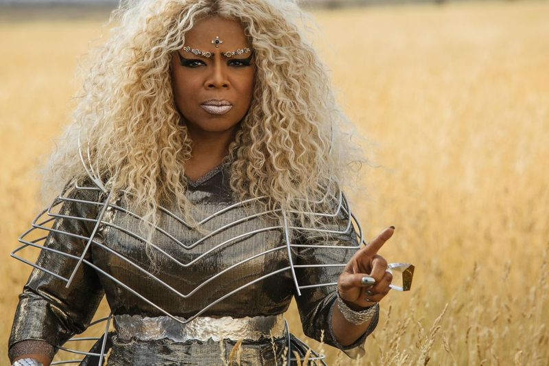Oprah Winfrey spielt die Rolle der Mrs. What in Disneys Wrinkle in Time. | DISNEY