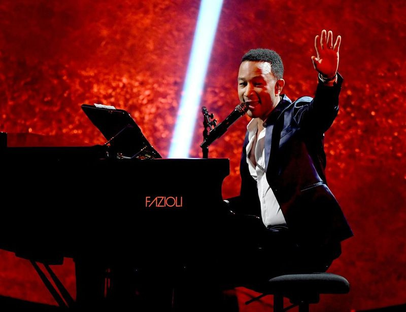 John Legend esineb Q85: A Musical Celebration for Quincy Jones selle aasta alguses Los Angeleses. Oscari-võitnud laulja/helilooja toob oma esimese jõulutuuri 13. detsembril Civic Opera House