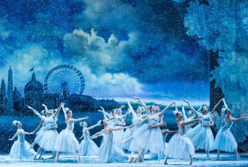 Stseen Joffrey balleti lavastusest Christopher Wheeldoni Pähklipurejast. | Cheryl Mann