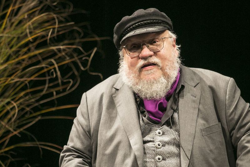 Pengarang George R.R. Martin.