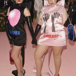 Jemima Kirke, à esquerda, e Lena Dunham | Foto de Evan Agostini / Invision / AP