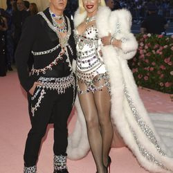 Designer Jeremy Scott, à esquerda, e Gwen Stefani | Foto de Evan Agostini / Invision / AP