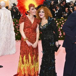 Sophie Von Haselberg, à esquerda, e Bette Midler | Foto de Charles Sykes / Invision / AP