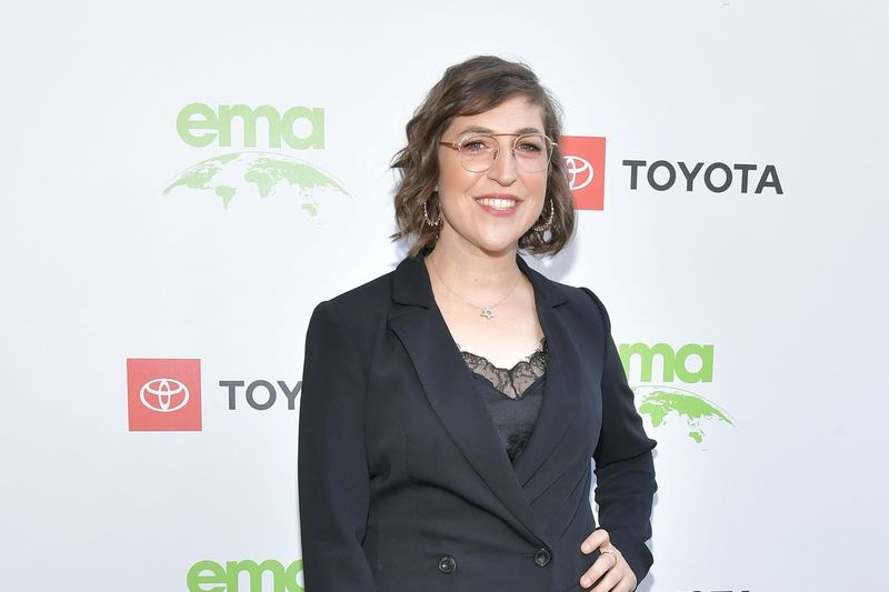 Mayim Bialik dalyvauja 29-uosiuose metiniuose aplinkosaugos žiniasklaidos apdovanojimuose Montage Beverly Hills 2019 m. gegužės 30 d. Beverli Hilse, Kalifornijoje.