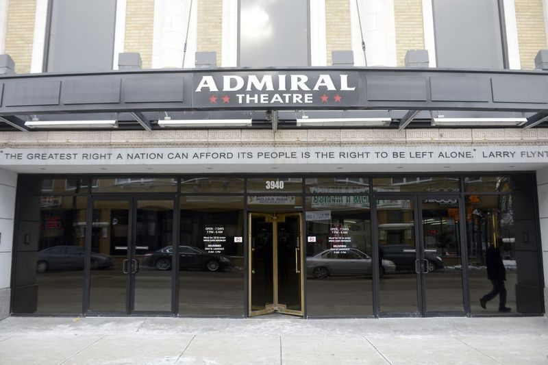 The Admiral Theatre na Lawrence Avenue