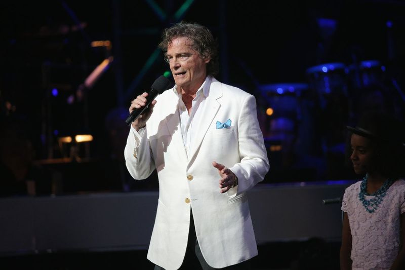 B.J. Thomas opptrer på scenen under SeriousFun Children