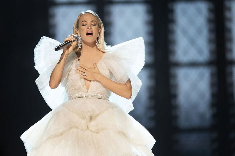Carrie Underwood se apresenta durante seu especial de férias My Gift: A Christmas Special de Carrie Underwood, transmitido pela HBO Max.