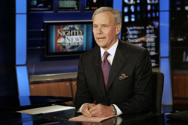 NBC Nightly News-presentator Tom Brokaw houdt zijn slotopmerkingen tijdens zijn laatste uitzending, in New York op 1 december 2004.