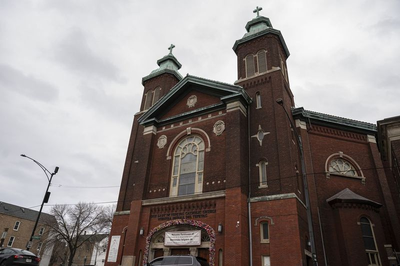 Šv. Kazimiero bažnyčia, esanti 2226 S. Whipple St, Little Village, įkvėpė bažnyčią naujoje komiksų serijoje „Fentomas Phoenix“. | Anthony Vazquezas / Sun-Times