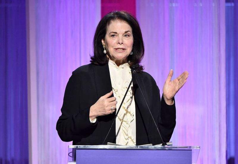 VD för The Sherry Lansing Foundation Sherry Lansing talar på scenen under The Hollywood Reporter