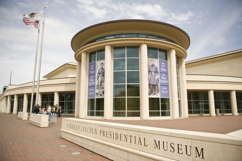 La Biblioteca y Museo Presidencial Abraham Lincoln en Springfield marcará el día 16 de junio mostrando una rara copia firmada de la Proclamación de Emancipación.