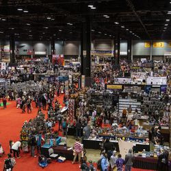 Tusindvis af mennesker deltager lørdag i C2E2 på McCormick Place.