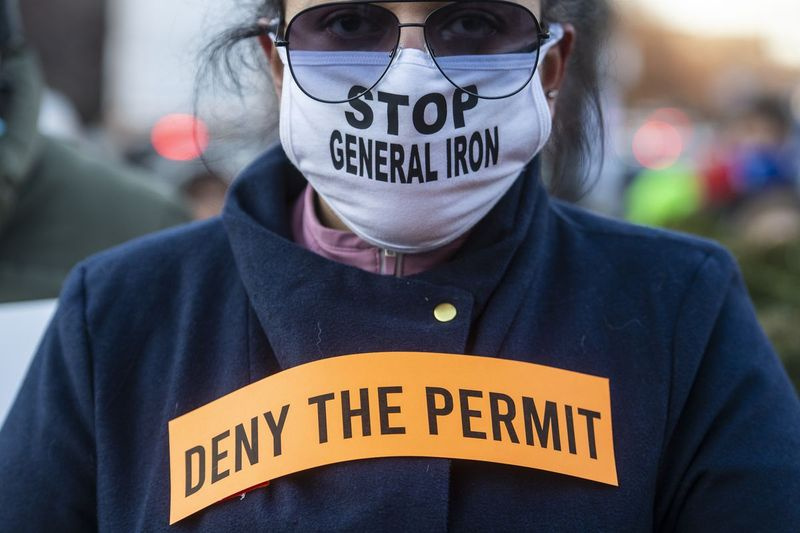 Aktywiści protestowali przeciwko przeniesieniu generała Iron do południowo-wschodniej części Chicago na zgromadzeniu w pobliżu domu burmistrza Lori Lightfoota na Logan Square na początku tego roku.