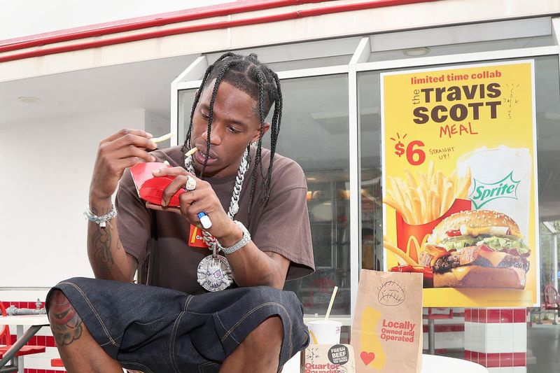 Travis Scott surprend l