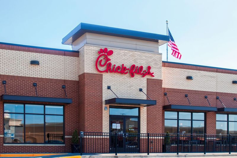 Z miest rýchleho občerstvenia, známych aj ako reštaurácie s obmedzenými službami, sa Chick-fil-A umiestnil na prvom mieste so skóre 83 zo 100