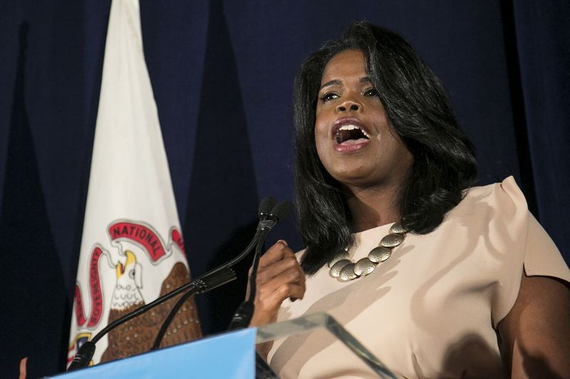 Kim Foxx in der Wahlnacht 2016, als sie ihre erste Amtszeit als Staatsanwältin von Cook County gewann.