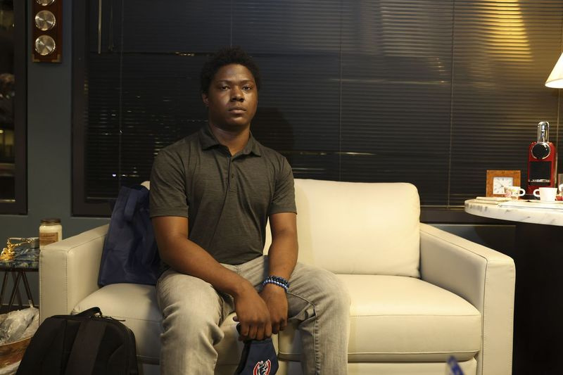Rashawn Lindsey posa para un retrato en las oficinas legales de Romanucci & Blandin en 321 N. Clark Street en The Loop, el martes 7 de septiembre de 2021. | Anthony Vázquez / Sun-Times
