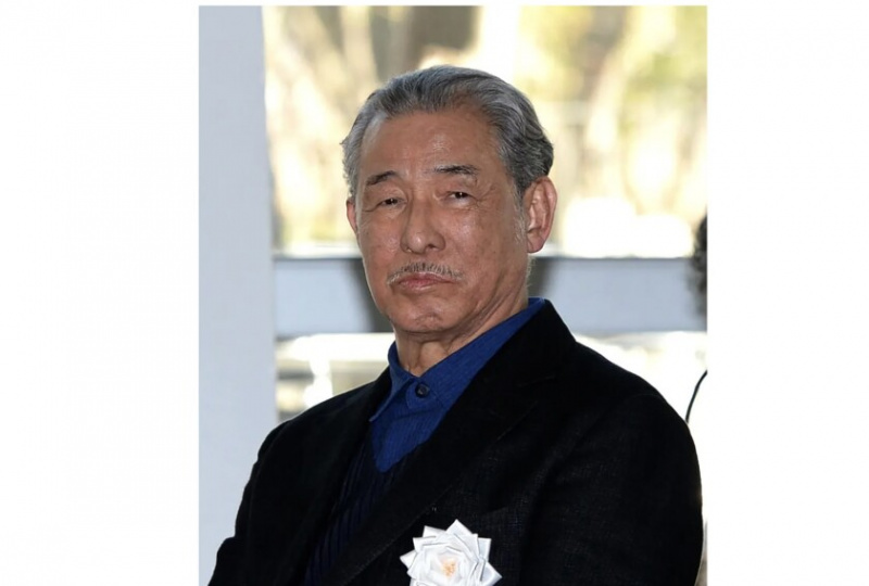   Esta foto muestra a Issey Miyake en el Centro Nacional de Arte de Tokio el 15 de marzo de 2016. Miyake, quien creó una de las marcas de moda más importantes de Japón, falleció. Tenía 84.AP