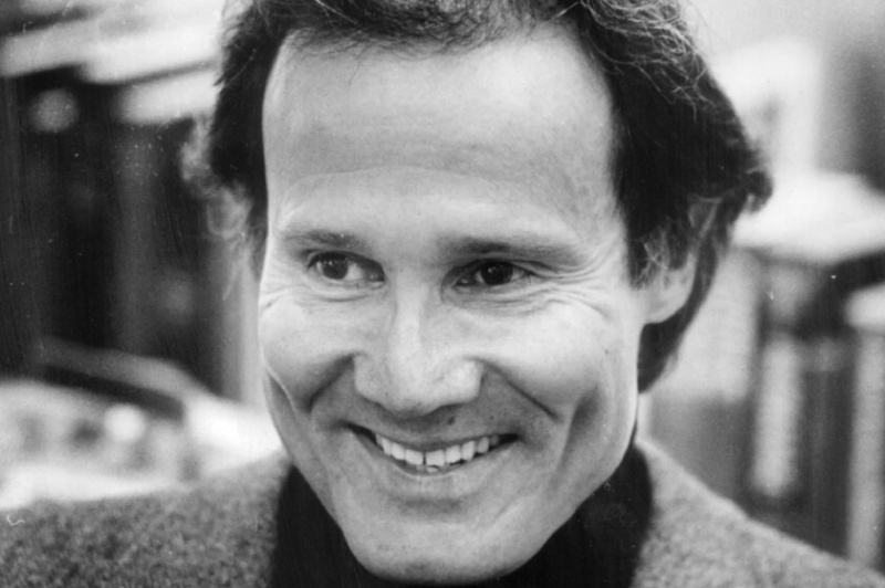   El actor Henry Silva murió a la edad de 95 años. El hijo de Silva, Scott Silva, le dijo a Variety que murió el miércoles por causas naturales en Motion Picture and Television Country House and Hospital en Woodland Hills, California.